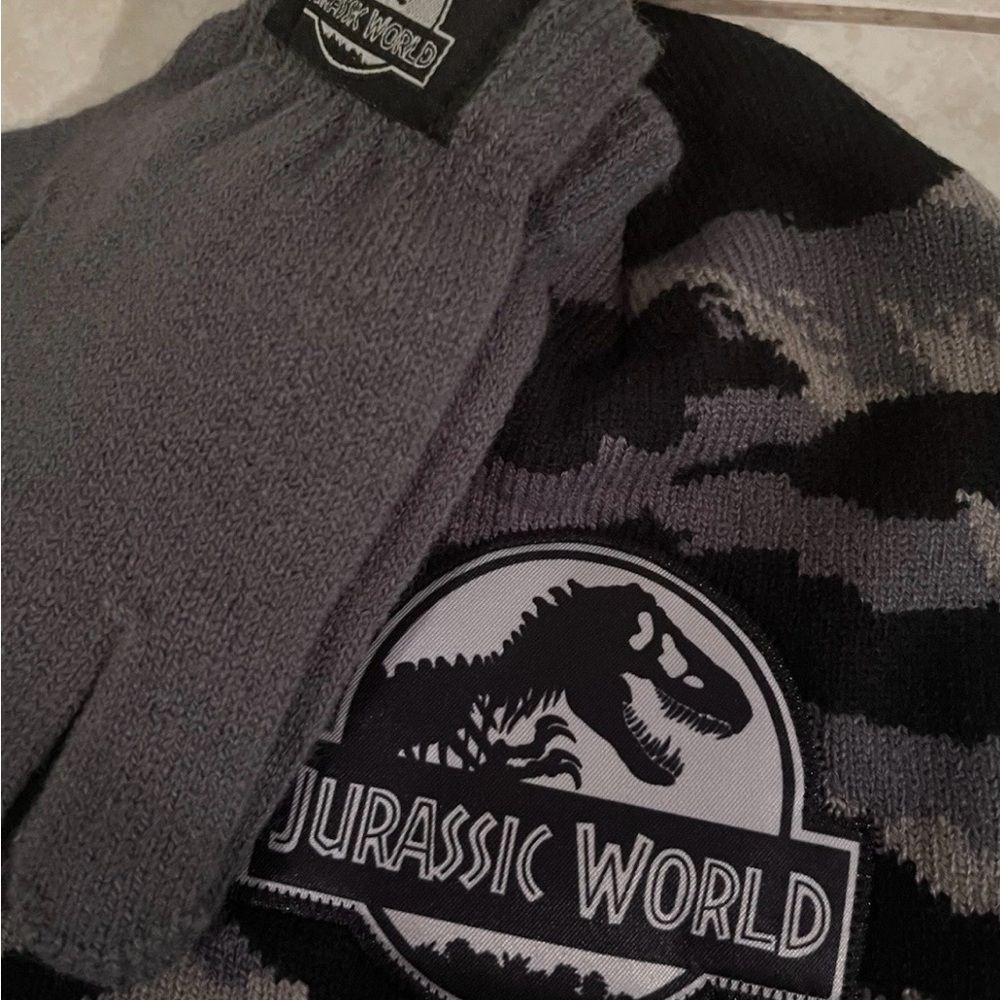 Jurassic World Gray and Black Beanie with Gloves‎